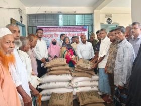 শাজাহানপুরে ৩৩শ’ কৃষকের মাঝে বিনামূল্যে বীজ ও সার বিতরণ